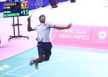 Pemain perseorangan lelaki negara, Trisya Rafaez menewaskan wakil Thailand Anuntawip Sombun 21-23, 21-12, 22-20 pada aksi pembukaan Kumpulan G acara badminton Deaflympics 2025 di Koei Arena Tokyo, Jepun, hari ini. - IHSAN MSDEAF