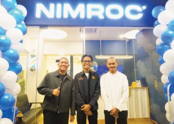 ARDY Damis (kiri), Rakan Kongsi Bersekutu cawangan The Campus, Ahmad Zakhwan Rajudin (tengah) dan Ketua Pegawai Operasi Nimroc, Ahmad Rafaei Razali di Majlis Pelancaran Cawangan Nimroc ke-20 di The Campus, Ampang, baru-baru ini.
