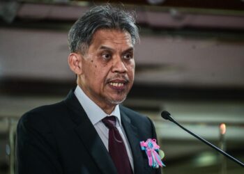 ABU Bakar Jais ketika berucap di Mesyuarat Agung (Luar Biasa) Kali Ke-19 Kesatuan Jurubahasa-Jurubahasa dan Penterjemah-Penterjemah Kementerian Kehakiman Malaysia Barat (KJDP) di Hotel Grand Continental Kuala Lumpur, di sini hari ini. - UTUSAN/SYAKIR RADIN