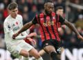 Antoine Semenyo (kanan) memainkan peranan penting kemenangan Bournemouth dalam kempen LIga Perdana Inggeris musim ini. - AFP