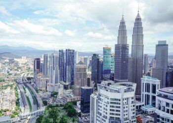 PERMIT penilaian luar pesisir memberi hak eksklusif untuk menjalankan penilaian geologi menyeluruh di medan Duyong, yang terletak di luar pesisir Semenanjung Malaysia.