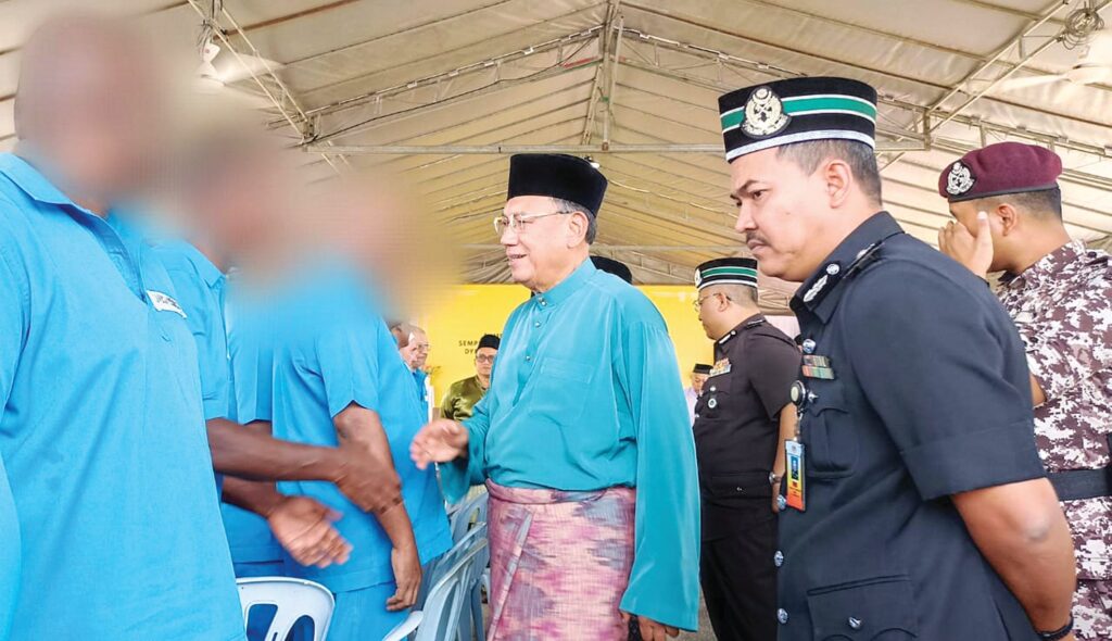 Saat berharga nikmati hidangan daripada Sultan Perak