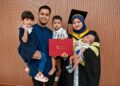 FATIN Fathirah Ismail bersama keluarga memperoleh Diploma Pasca Siswazah Pendidikan pada Majlis Idul Ilmi Konvokesyen Universiti Sultan Zainal Abidin (UniSZA) Ke-17 di Dewan Al-Muktafi Billah Shah, UniSZA, Terengganu semalam. – UTUSAN/PUQTRA HAIRRY