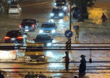 BANJIR melanda Hat Yai, Thailand yang menyaksikan ramai pelancong Malaysia termasuk ada graduan Unimap yang terkandas.