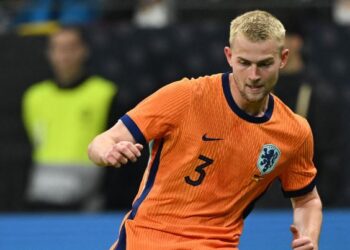 Matthijs de Ligt menjadi pilihan Ronald Koeman untuk membarisi skuad Belanda menentang Poland dalam Kelayakan Piala Dunia 2026, esok. - AFP