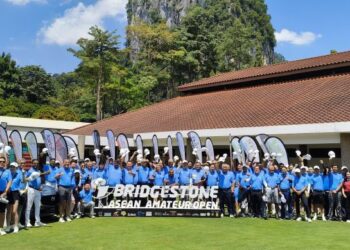 PARA peserta bergambar sebelum melakukan ‘tee off’ pada grand final Kejohanan Bridgestone ASEAN Amateur Open 2025 di Templer Park Country Club (TPCC), Rawang, baru-baru ini.