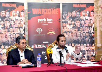 YUSUF (kanan) bersama penasihat perundangan, Datuk Dr. Wan Azmir Wan Majid pada sidang akhbar diadakan di Kuala Lumpur hari ini.
