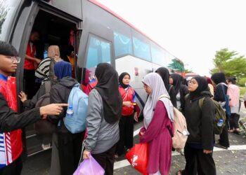 PELAJAR UMK yang terkesan dengan banjir sudah dibenarkan pulang semula ke Kampus Kota, Taman Bendahara, Kota Bharu, Kelantan untuk mengikuti semula pengajian-IHSAN UMK