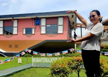 rumah Terbalik Borneo yang terletak di Tamparuli, Sabah ini antara destinasi percutian yang boleh dipertimbangkan jika berkunjung ke Sabah.