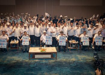 HAJIJI Noor ketika pelancaran Manifesto parti Gabungan Rakyat Sabah (GRS) di sini hari ini.