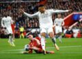 PENYERANG Real Madrid, Kylian Mbappe diasak pertahanan Liverpool, Andy Robertson pada aksi Liga Juara-Juara Eropah awal pagi tadi-AFP