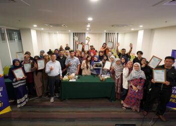 PESERTA yang menyertai latihan keusahawanan intensif dikenali "Aokmer Usahawan" anjuran bersama Penyelaras Dewan Undangan Negeri (DUN) Lepar dan Yayasan Pahang.