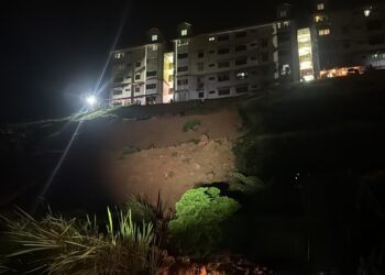 KEADAAN tanah runtuh di laluan utama ke Apartmen Puncak Arabella di Cameron Highlands, Pahang.