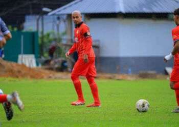 MOHD. Badhri Radzi tekad membantu AZM Rovers FC meraih kemenangan seterusnya muncul juara Zon Timur pada aksi Liga A2 di Majlis Bandaraya Kuantan, Pahang, petang ini.