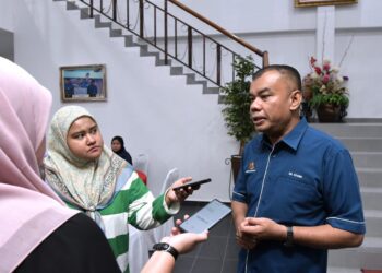 Dr. Mohammad Ezanni Mat Salleh bercakap kepada pemberita selepas Majlis Sambutan Hari Alam Sekitar Negara Peringkat Negeri Perak Tahun 2025 di Bagan Datuk hari ini. - UTUSAN/ZULFACHRI ZULKIFLI