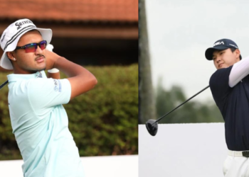 KIM Minsu (kiri) dan Josiah Edward bangkit berkongsi kedudukan teratas pada hari kedua pada Kejohanan Amatur Saujana (SAC) di Saujana Golf & Country Club, Subang, hari ini.