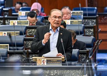 ANWAR Ibrahim di Dewan Rakyat, semalam.