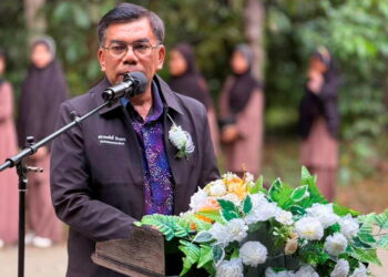 KAMONSAK Leewamoh semasa berucap pada Program Baik Pulih dan Bina Rumah Rakyat di Kampung Sungai Batu, Bacho, Narathiwat, Thailand. - UTUSAN/RAZALI ZAKARIA