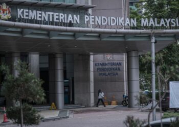 PEJABAT Pendidikan Daerah (PPD) kini berfungsi sebagai penghubung antara Kementerian Pendidikan (KPM), Jabatan Pendidikan Negeri (JPN) dan sekolah, namun peranannya masih tertumpu pada aspek pentadbiran dan kawal selia.