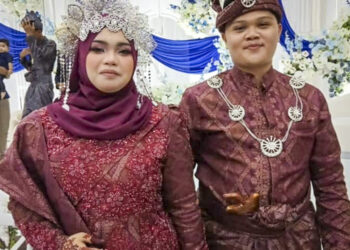 AIDIL Abdul Rahman dan Najihal Wan Adnan disatukan menerusi Program Anggun Suri (Kahwin Beramai-ramai) tajaan kerajaan Pahang di Maran, Pahang.