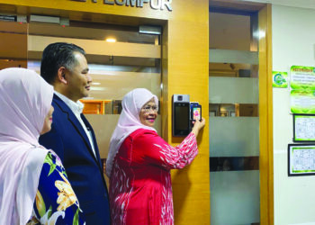 MAIMUNAH Mohd. Sharif 
mengimbas buat kali terakhir 
apabila mengakhiri tugas sebagai 
Datuk Bandar Kuala Lumpur, 
semalam