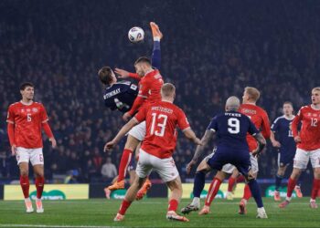 PEMAIN Scotland, Scott McTominay melakukan jaringan akrobatik pada aksi Kelayakan Piala Dunia 2026-AFP