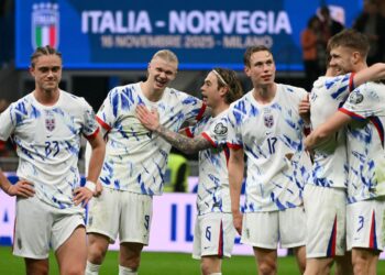 BINTANG Norway, Erling Haaland (dua dari kiri) menjaringkan dua gol ketika menewaskan Itali 4-1 pada aksi Kumpulan I Kelayakan Piala Dunia 2026.-AFP