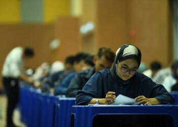 TERDAPAT banyak subjek dan mata pelajaran sedia ada yang boleh digunakan untuk mendidik para pelajar mengenai sesuatu isu semasa yang sering dibangkitkan oleh masyarakat dalam negara kita.