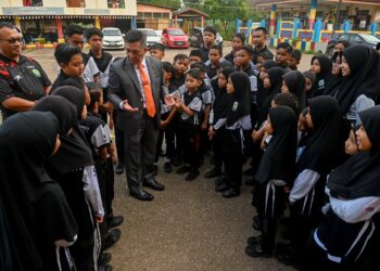 HAKIKATNYA, kepimpinan pengetua atau guru besar akan menentukan prestasi sekolah yang dipimpinnya.