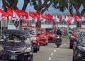 BENDERA parti-parti politik yang sudah dipasang berkibar di sepanjang Jalan Tun Fuad Stephens bersempena dengan Pilihan Raya Negeri (PRN) Sabah ketika tinjauan jurugambar Utusan Malaysia di Kota Kinabalu, semalam. - UTUSAN/AMIR KHALID
