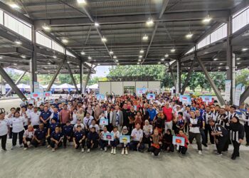 PARA pemain dari setiap negara bergambar pada Majlis Perasmian Kejohanan Petanque Asia di Kuala Lumpur hari ini.