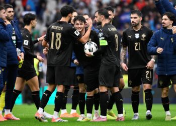 PEMAIN Portugal meraikan kemenangan besar 9-1 ke atas  Armenia dan mengesahkan tempat ke Piala Dunia 2026.-AFP