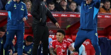 Sean Dyche (kanan). - AFP