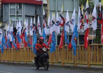SETIAP kali seorang ahli politik mengeluarkan kata-kata yang semborono, seluruh negara terasa tempiasnya.