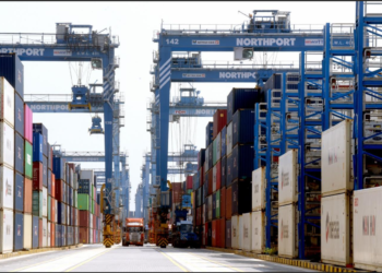 OPERASI kontena yad di Northport.- GAMBAR IHSAN NORTHPORT