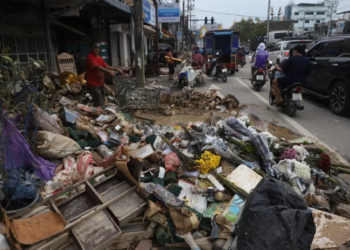 HAT YAI mengalami kerosakan infrastruktur yang teruk termasuk sisa banjir tinggi. – AGENSI