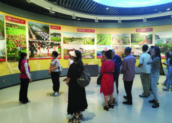 MALAYSIA boleh memanfaatkan pengalaman pembangunan Shenzhen dalam membina tamadun berekologi, reka bentuk bandar, taman hijau, ruang riadah serta sistem teknologi pintar walaupun dalam skala lebih kecil.