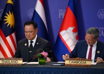 ASEAN dengan peranan Malaysia perlu terus melipatgandakan usaha untuk memastikan Thailand kembali ke meja rundingan dan untuk memberikan tekanan dan kaedah dialog kepada Kemboja untuk mengelakkan insiden seperti ini daripada berulang.