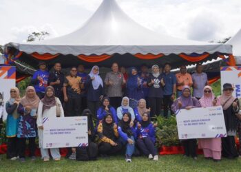 Universiti Teknologi Mara (Uitm) bersama Yayasan TM (YTM) terus memperkukuh sosioekonomi komuniti luar bandar menerusi program Rural Empowerment and Community Help 2.0 (REaCH 2.0) yang menggabungkan universiti, industri, agensi kerajaan dan penduduk setempat.