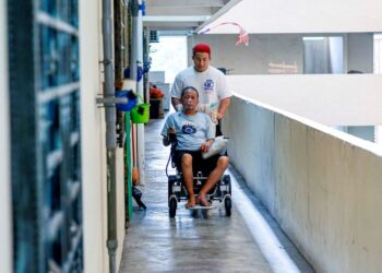 DI sebalik bergelut untuk menyara kehidupan seharian, rata-rata mereka yang uzur terpaksa menanggung penderitaan dengan tidak mendapatkan rawatan lanjut, khususnya beban kos pengangkutan sehingga mengabaikan kesihatan.-MINGGUAN/SHIDDIEQIIN ZON