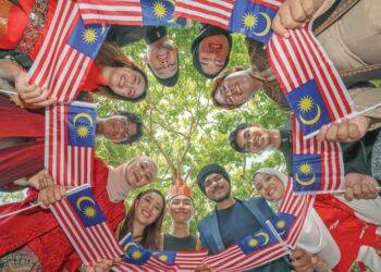 MEMARTABATKAN bahasa Melayu sebagai bahasa negara menzahirkan jati diri bangsa dan memperkukuh semangat kenegaraan.