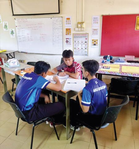 Utusan Pelajar muka 17 18 c new