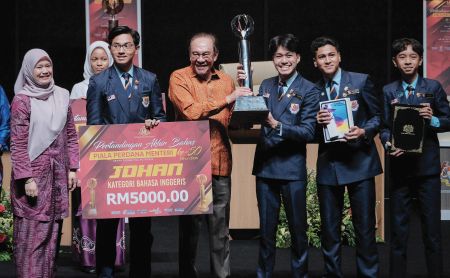 Utusan Pelajar muka 17 18 new 1