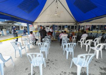 KEADAAN di Balai Polis Trafik Jalan Tun H.S. Lee, Kuala Lumpur ketika tinjauan berkaitan kempen penawaran diskaun saman trafik sehingga 70 peratus oleh pihak JSPT PDRM bermula 1 November lalu. – UTUSAN/FARIZ RUSADIO