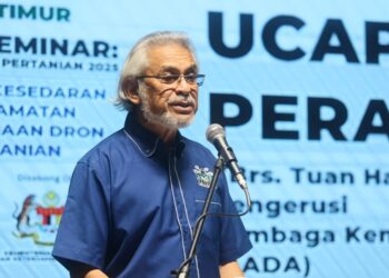 KHALID Samad semasa merasmikan  Majlis Jelajah Dron Pertanian 2025 di Kota Bharu, Kelantan hari ini-UTUSAN/KAMARUL BISMI KAMARUZAMAN.