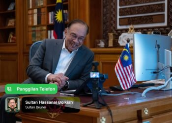 ANWAR Ibrahim menerima panggilan daripada  Sultan Brunei, Sultan Hassanal Bolkiah hari ini. Gambar: Facebook Anwar Ibrahim