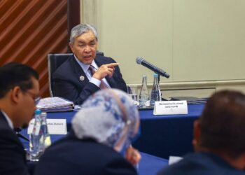 AHMAD Zahid Hamidi ketika mengadakan Sesi Pre-Council bersama Delegasi Malaysia di Shanghai, China. FACEBOOK AHMAD ZAHID HAMIDI