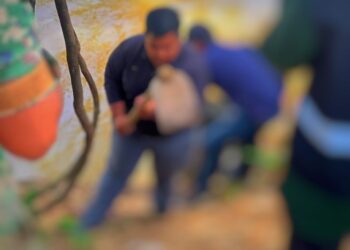 KERJA-kerja merobohkan pangkalan haram yang terdapat di kawasan Tanah Merah, Kelantan-IHSAN IPD TANAH MERAH.