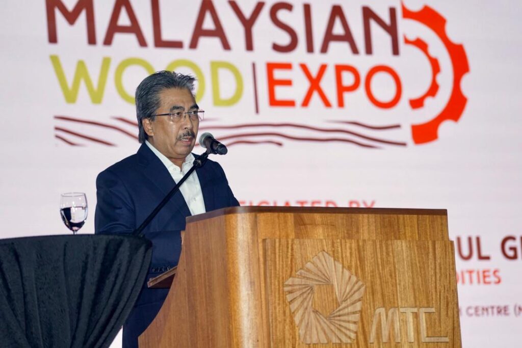 Rombakan Kabinet: Johari tepis dakwaan, tiada perbincangan rasmi setakat ini