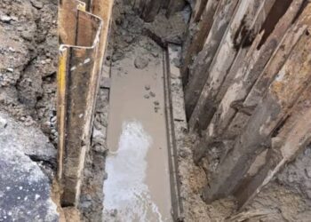 KERJA-KERJA pengorekan dan perlindungan tanah atau 'soil protection' sedang giat dijalankan susulan insiden lubang benam yang berlaku di Jalan Kenari, Sungai Ara, Pulau Pinang pada 4 November lalu.-GAMBAR/FACEBOOK